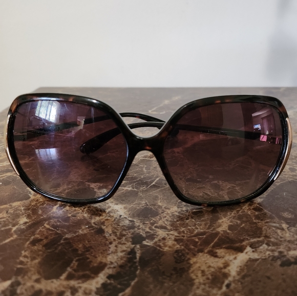 GUC Marc Jacob's Sunglasses Has a Glare on Lens - Picture 5 of 10